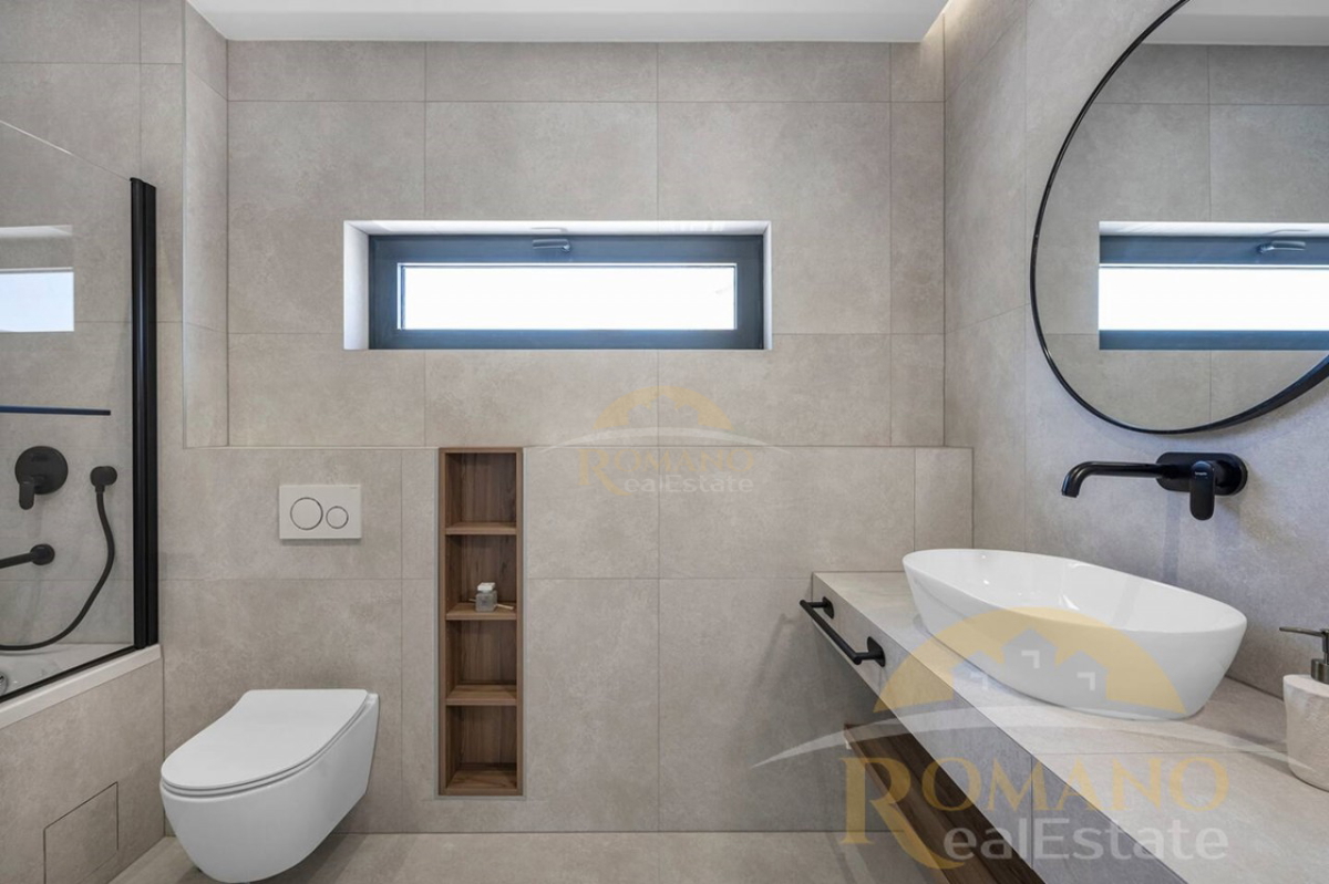 Moderna dvojna vila z infinity bazenom in panoramskim razgledom – Seget Gornji